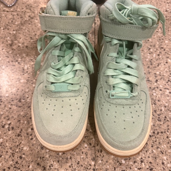 Nike Air Force 1 High ’07 SE • Mint Suede • Women’s - Picture 2 of 3